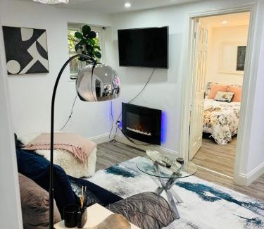 Hertingfordbury Villa | Hertford Home detached garden parking pet allowed