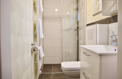 Zweibruecken Apartment | Herzog Wolfgang Studios- Zentral, Modern, Freundlich