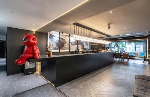 Beilin Hotel | HeSu Hidden Art Hotel & Suites - Near Bell Tower & Ideal Location-Spacious rooms featuring King or Double Queen beds -Exclusive Two&Three-Bedroom Suites with Expansive Living Rooms for Group Gathering-Kitty Cuddles & Coffee Gift -Seamless Journey Planning