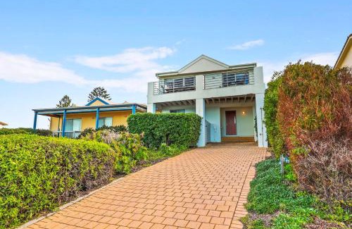 Port Elliot House | Hey Boomer - 2-8 Railway Tce, Port Elliot