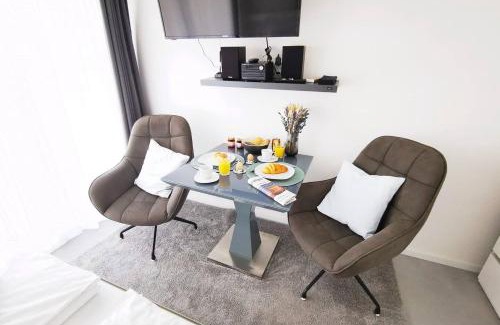 Winterhude Apartment | HH 01 by ROCKCHAIR - SUPERHOST Status - Modernes Apartment mit sonnigem Balkon & premium Boxspringbetten in Winterhude - Hamburg Top Geheimtipp