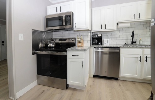 Columbus House | Hiawatha Hideaway - Darling 2 BR w/Private Backyard