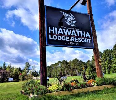 Eagle River Hotel | Hiawatha Lodge Inn