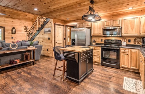 Williamstown Other | Hibernation Station - Pet Friendly | Hot Tub | Fire Pit | Pool Table & Arcade Games