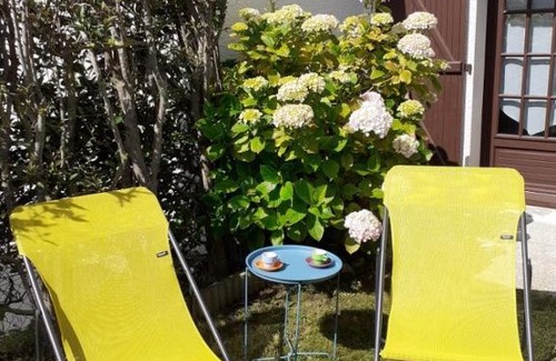 Courseulles-sur-Mer Apartment | HIBISCUS - Duplex - confort & calme à proximité plage & commerces