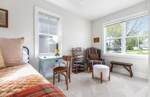 Oshkosh House | Hickory Hideaway, Cozy 2 bedroom with private dock