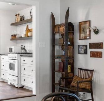 Oshkosh House | Hickory Hideaway, Cozy 2 bedroom with private dock