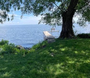 Oshkosh House | Hickory Hideaway, Cozy 2 bedroom with private dock