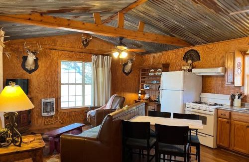 Llano House | Hickory Ridge Hideaway Cabin - Romantic, Peaceful
