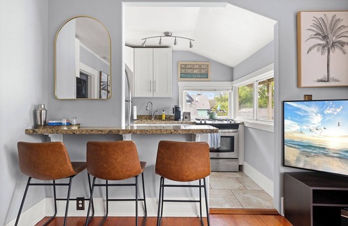 Oak Park Condo | Hidden, 2.5 bedroom, Gem in the Heart of Santa Barbara — Walk to Everything!