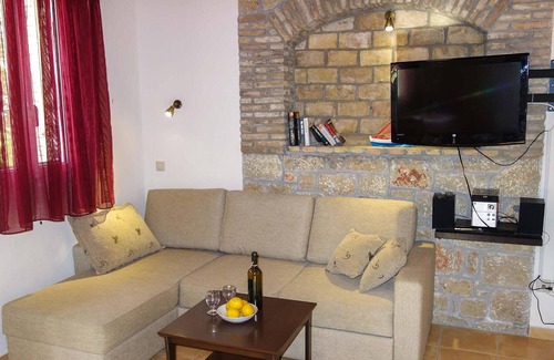 Kardamyli House | Hidden away on the outskirts of the quaint, little village of Kardamili, this traditional stone hous