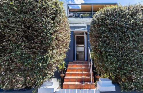 Cape Town City Centre House | Hidden De Waterkant Cottage with Tranquil Garden