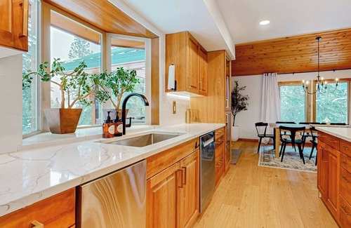 Cle Elum Cabin | Hidden Escape! A Cabin Retreat with Saltwater Hot Tub Surrounded by Nature!