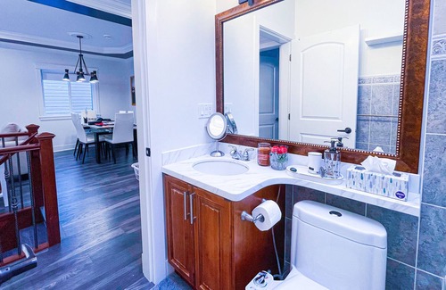 Renfrew-Collingwood House | Hidden Gem 3 Bedroom near METROTOWN Burnaby Vancouver