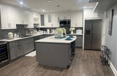 Glasgow Apartment | Hidden Gem, 8 person condo in Newark with WiFi, AC, hot tub, near UD.