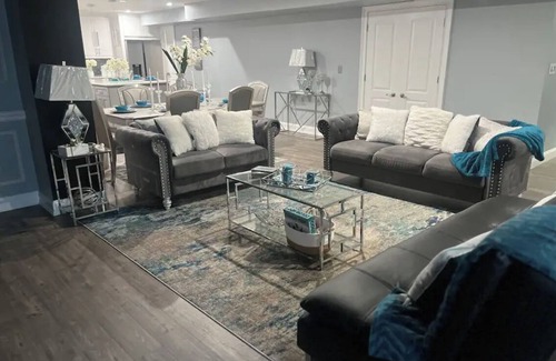 Glasgow Apartment | Hidden Gem, 8 person condo in Newark with WiFi, AC, hot tub, near UD.