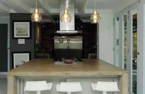 Guzman Abajo House | Hidden Gem/Cozy Countryside villa w/back-up Generator, Pool ,event ready