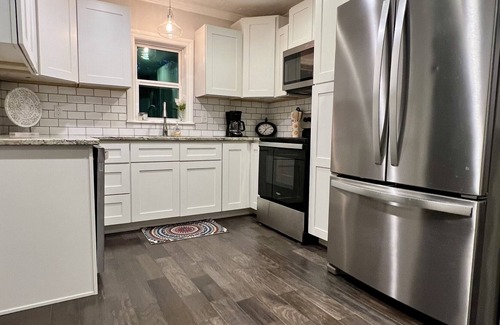 Ada House | Hidden gem in older neighborhood!