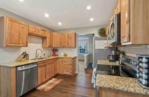 Nall Hills House | Hidden Gem in Overland Park | 3BR for All Adventures