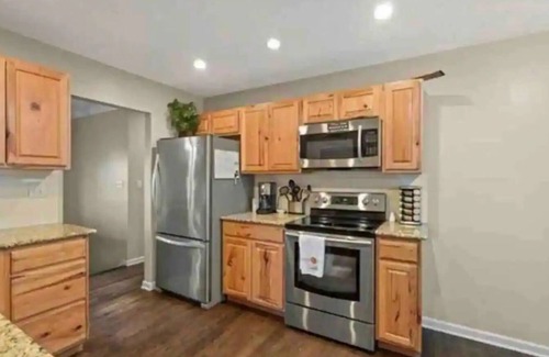 Nall Hills House | Hidden Gem in Overland Park | 3BR for All Adventures