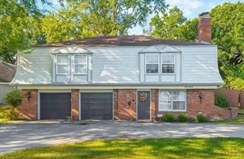 Nall Hills House | Hidden Gem in Overland Park | 3BR for All Adventures