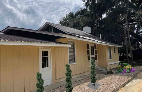 Inglis Cabin | HIDDEN GEM IN WEST FLORIDA! 12 PPL CABIN
