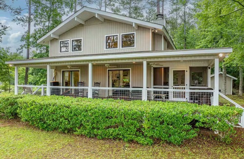 Eatonton House | Hidden Gem Lakefront Home with Boat Dock & Private Boat Ramp