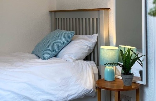 Stornoway Apartment | Hidden Gem: Spacious, airy attic flat- Sleeps 7- in Heart of Stornoway