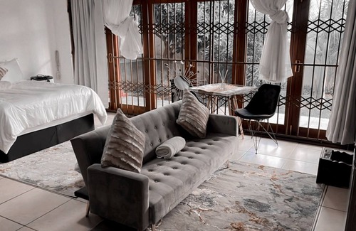 Nelspruit Villa | Hidden Germ in Nelspruit with a nice Mountain Wildlife Estate View!