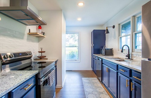 Baneberry House | Hidden Lake Retreat - Lake View/Access & Fire Pit!