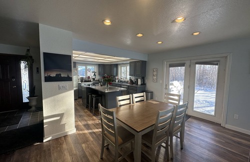 Fairbanks House | Hidden Lakefront Villa