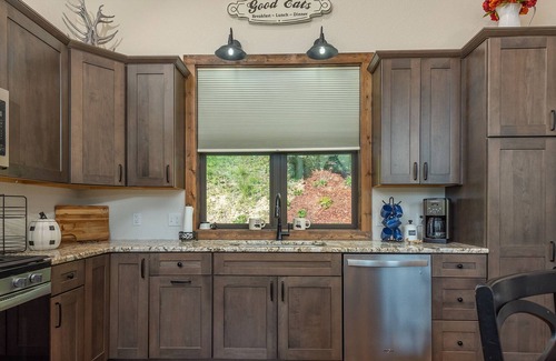 Burnsville House | Hidden River Ridge | River Access + Mountain Views