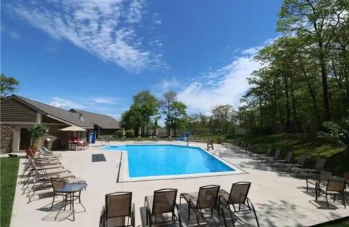 Hidden Valley Apartment | Hidden Valley -1 BR w/Loft -2 Min. walk to Pool/Ten