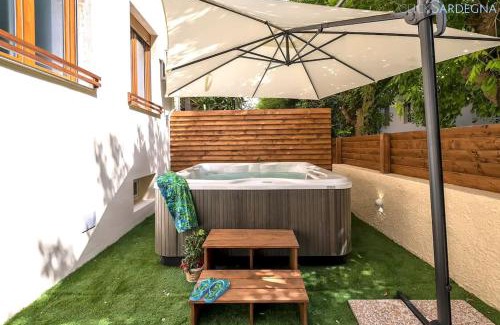 Alghero Apartment | HiddenGarden apartment with garden and jacuzzi in the center of the city of Alghero