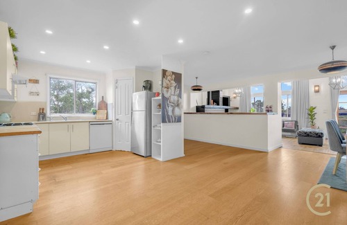 South Maroota Cottage | Hide away and Nestle amongst the trees