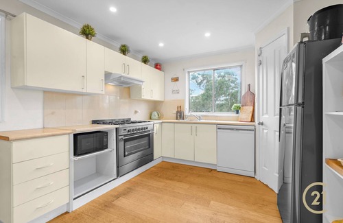 South Maroota Cottage | Hide away and Nestle amongst the trees