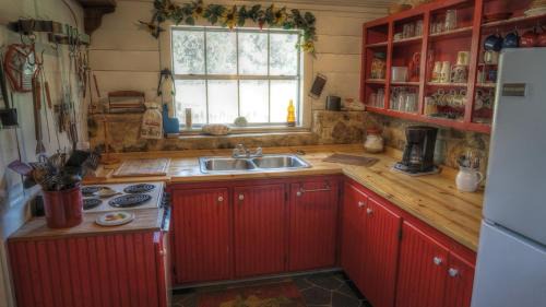 Uvalde House | Hideaway Cabin cabin