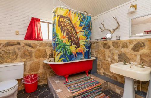Uvalde House | Hideaway Cabin cabin
