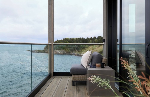 Herdla Cabin | Hideaway Herdla 1 – unique and luxurious cabin 15 m above the sea near Bergen