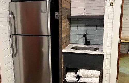 Canyon Lake Hotel | Hideout on the Horseshoe