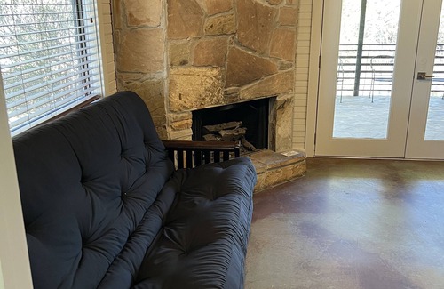 Canyon Lake Hotel | Hideout on the Horseshoe