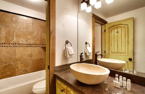 Moab South Valley Bed & Breakfast | Hideout @ the Rim - Thelma & Louise Suite