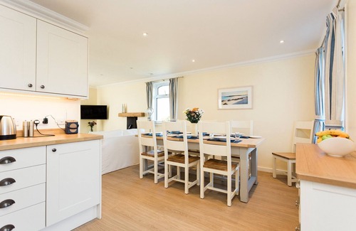 Castle Douglas Cottage | High Auchenlarie Cottage - a cottage that sleeps 6 guests in 3 bedrooms
