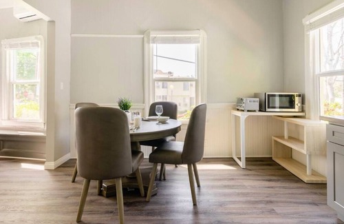 Pasadena Apartment | High Ceiling 1BR Apt, Central of Pasadena, Walk to Metro