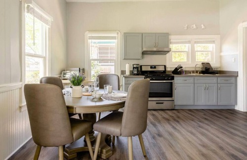 Pasadena Apartment | High Ceiling 1BR Apt, Central of Pasadena, Walk to Metro