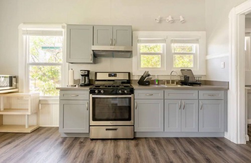 Pasadena Apartment | High Ceiling 1BR Apt, Central of Pasadena, Walk to Metro