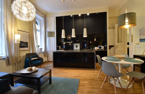 Erzsebetvaros Condo | High end 3 bedroom/3 bathroom flat