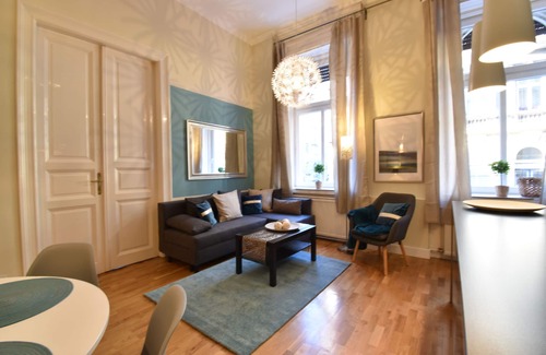 Erzsebetvaros Condo | High end 3 bedroom/3 bathroom flat