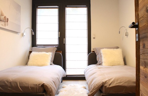 Lens Apartment | High-End & Central for up to 6 guests | Ambassadeurs