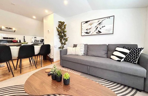 Arlington Apartment | High-End Condo with Modern Flair